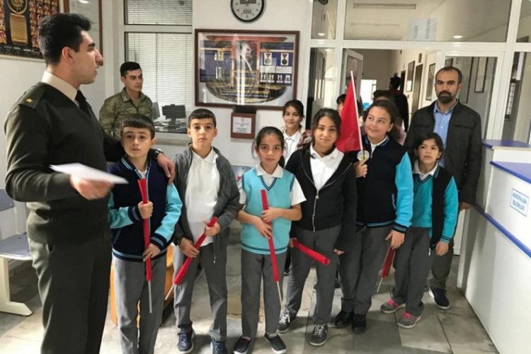&Ouml;ğrencilerden askerlere destek mektubu