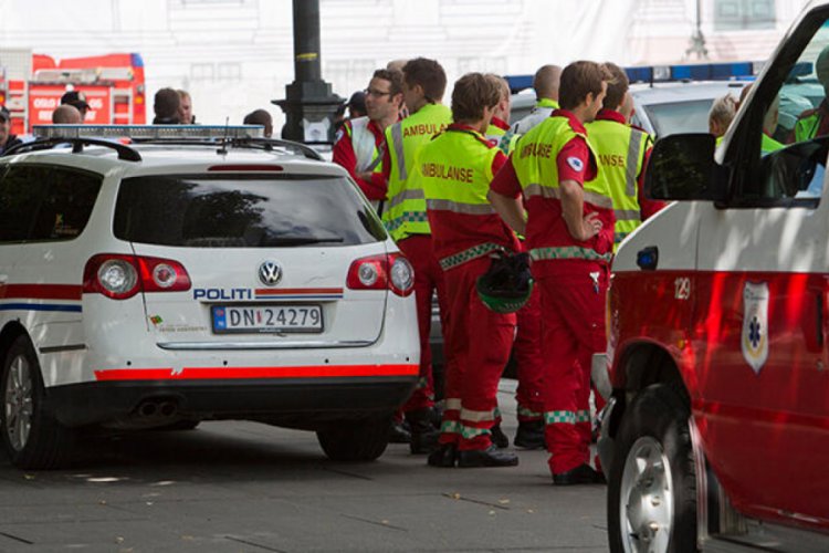 &Ccedil;alıntı ambulansla halkın arasında daldı
