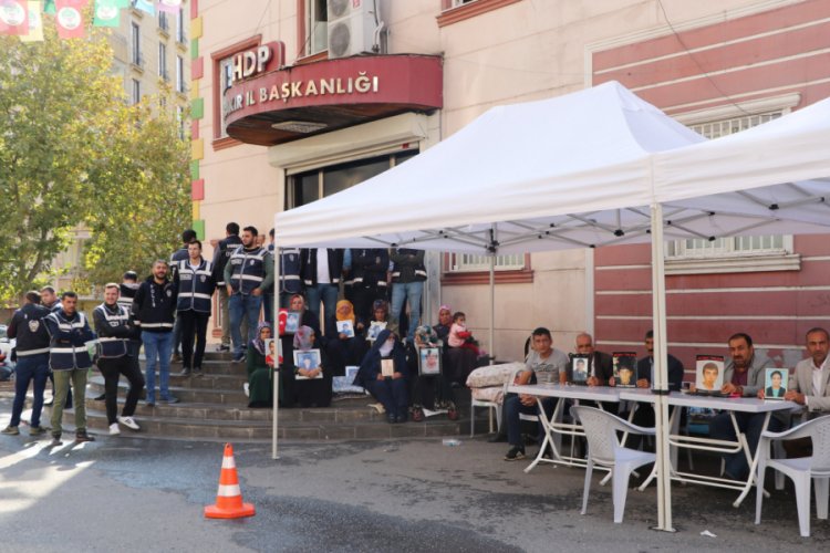 HDP &ouml;n&uuml;ndeki eylemde 50'nci g&uuml;n