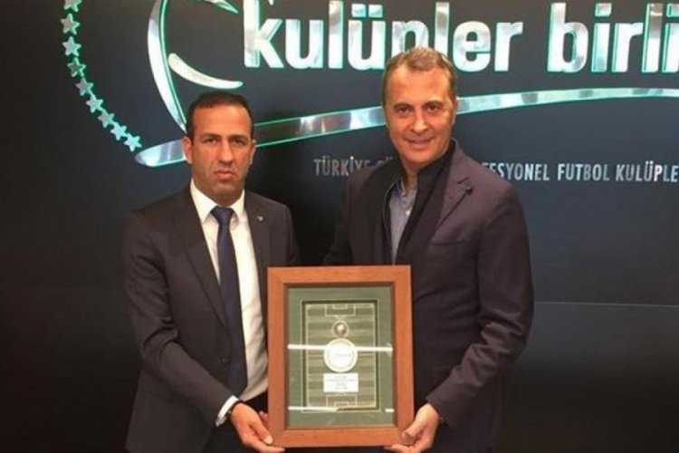 Kul&uuml;pler Birliği'nden Fikret Orman'a plaket