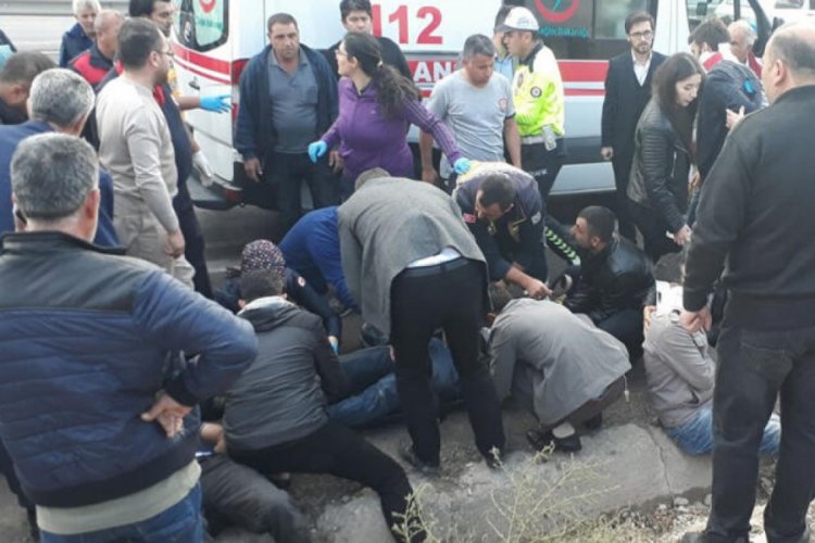 İş&ccedil;i servisi devrildi: 3'&uuml; ağır 20 yaralı