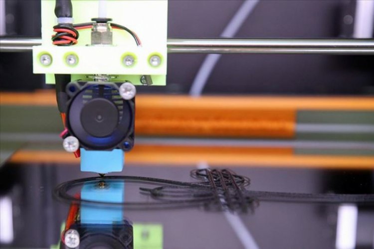 Lise &ouml;ğrencileri 3D yazıcıların seri &uuml;retimine ge&ccedil;meyi hedefliyor