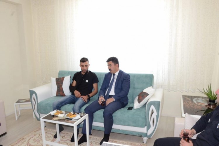 Barış Pınarı Harekatı'nda yaralanan askere ge&ccedil;miş olsun ziyareti