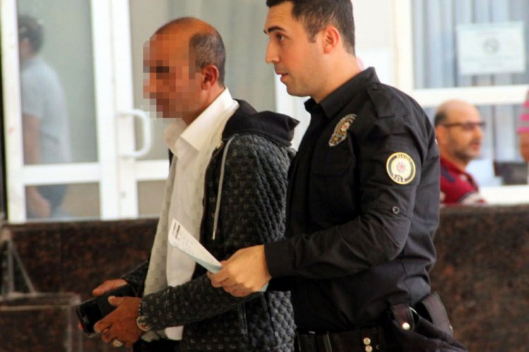 Birlikte yaşadığı kadını sokak ortasında bı&ccedil;akla yaraladı
