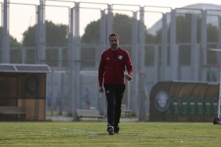 Bursaspor Teknik Direkt&ouml;r&uuml; Koşukavak: "Olmak yolunda g&uuml;venli bir şekilde ilerliyoruz"