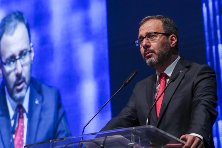 Bakan Kasapoğlu'ndan gen&ccedil;lere destek &ccedil;ağrısı