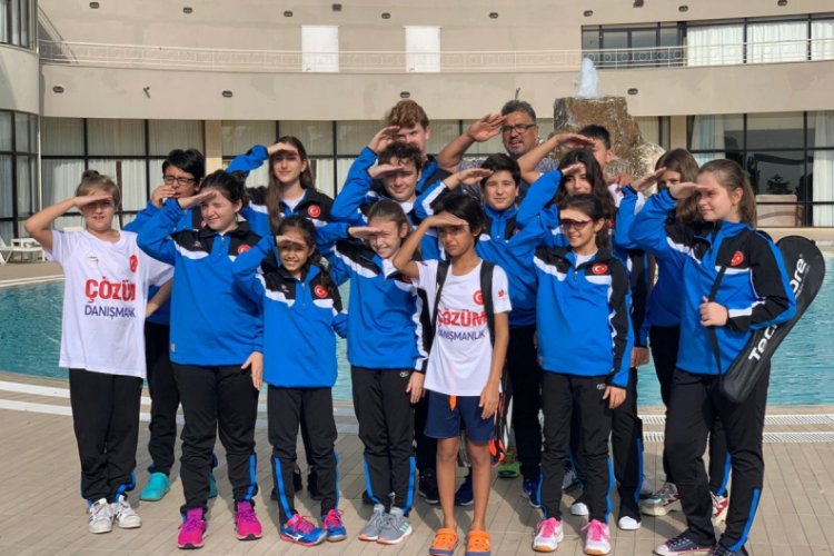 Squash'ta T&uuml;rkiye birincisi Bursa'dan &ccedil;ıktı