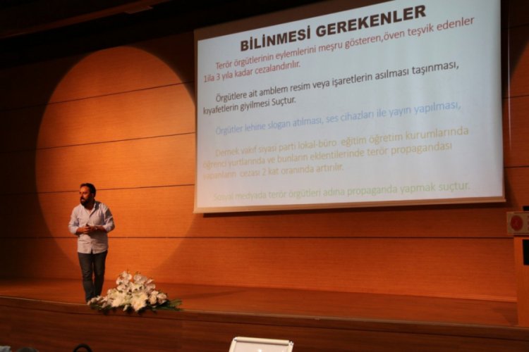 Emniyet'ten &ouml;ğrencilere Gen&ccedil;lik ve G&uuml;venli Gelecek' konulu konferans