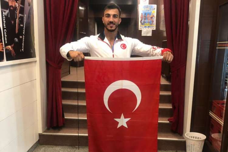 Mobilyacı &ccedil;ırağıydı, d&uuml;nya 4'&uuml;nc&uuml;s&uuml; oldu