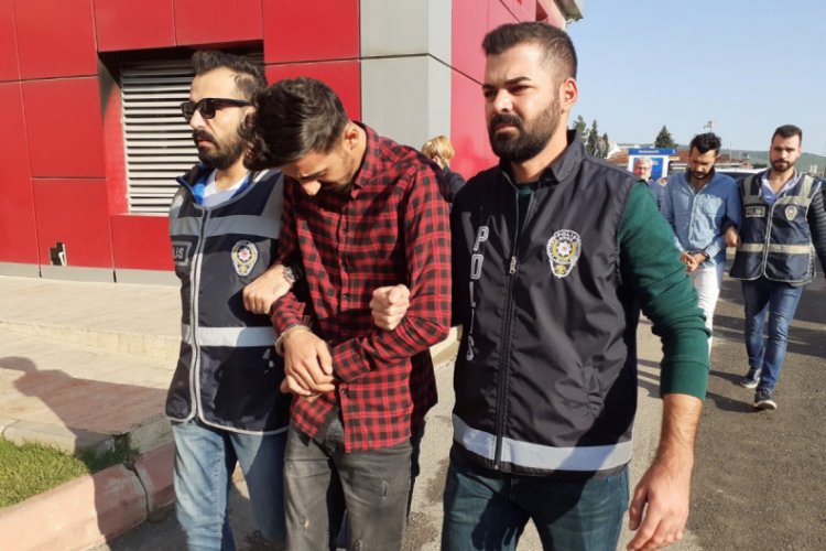 Ara&ccedil;lardaki yazı ve aksesuarlar kapka&ccedil; ş&uuml;phelilerini yakalattı