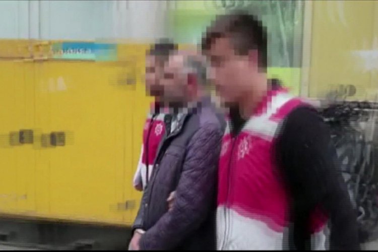 Eşiyle tartışan kadın balkondan atlayarak &ouml;ld&uuml;
