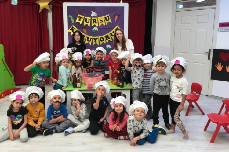 Miniklerin turşu etkinliği renkli g&ouml;r&uuml;nt&uuml;lere sahne oldu