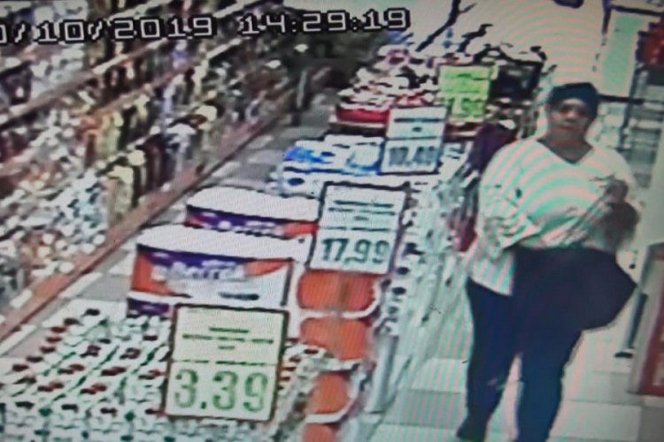 Market&ccedil;iyi canından bezdiren hırsızlar kameraya yakalandı