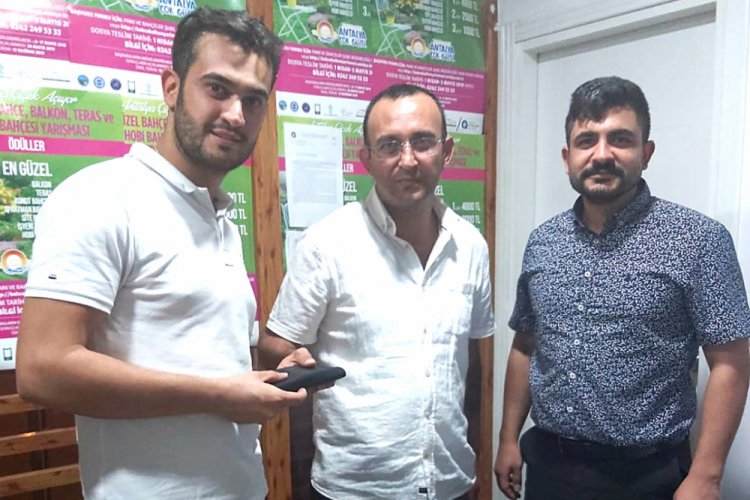 Otob&uuml;ste unutulan d&ouml;viz dolu c&uuml;zdanı İranlı turiste teslim etti