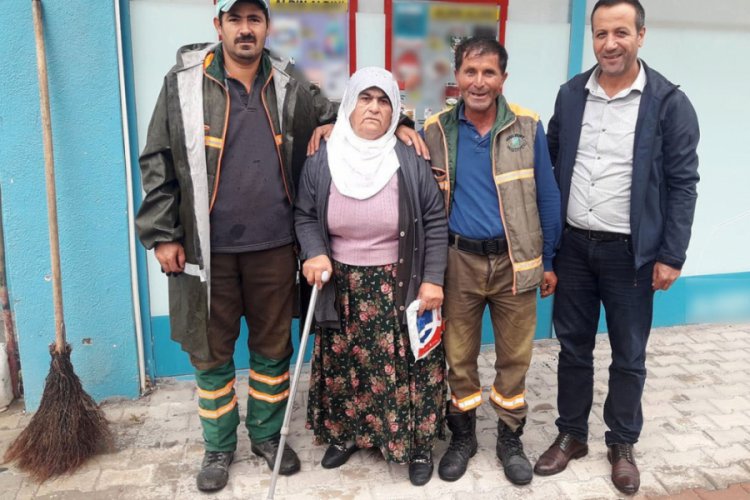 Yaşlı kadının kaybettiği parası teslim edildi