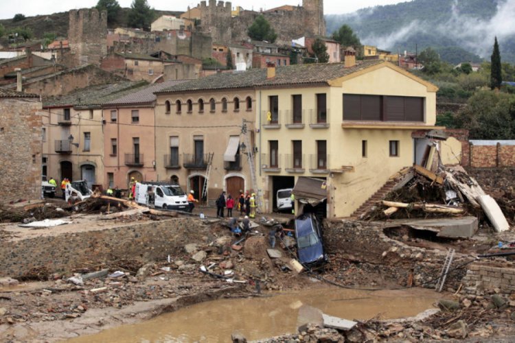 İspanya'da sel: 1 &ouml;l&uuml;, 2 kayıp