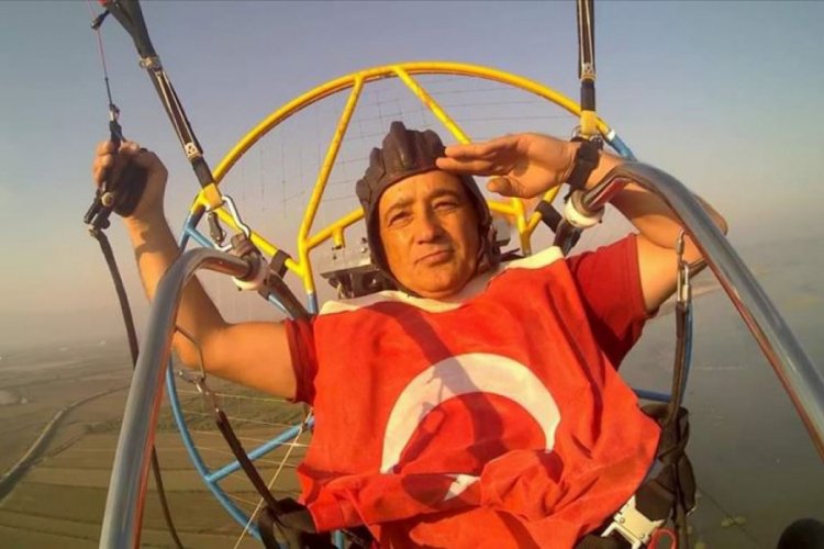 Mehmet&ccedil;iğe paramotordan asker selamı yolladı