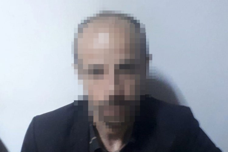 &Ouml;n&uuml;ne gelene bı&ccedil;akla saldıran şahsın saldırı anları kamerada