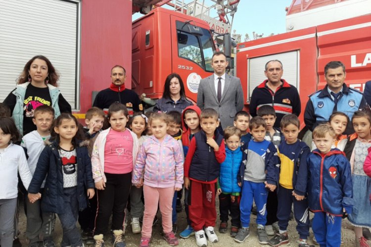 &Ouml;ğrenciler, İtfaiye M&uuml;d&uuml;rl&uuml;ğ&uuml;n&uuml; ziyaret etti