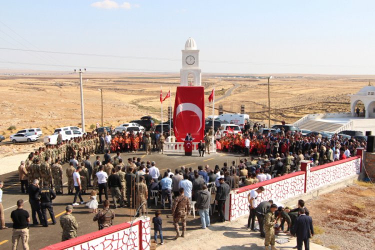 Şırnak'ta şehit 5 g&uuml;venlik korucusu i&ccedil;in anıt