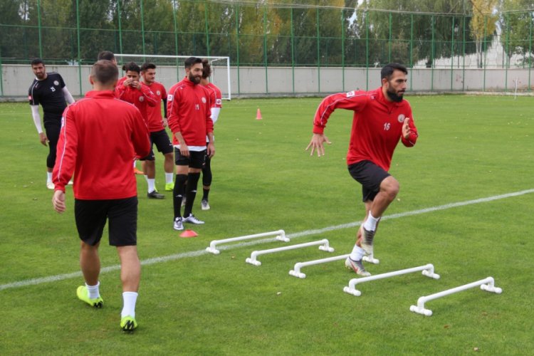 Sivas Belediyespor hazırlıklarını s&uuml;rd&uuml;r&uuml;yor