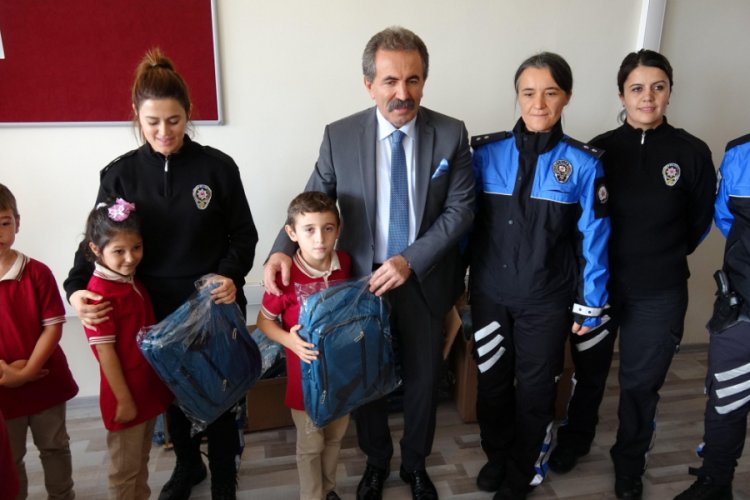 Emniyet m&uuml;d&uuml;r&uuml;nden &ccedil;ocuklara yaya ge&ccedil;idi uyarısı