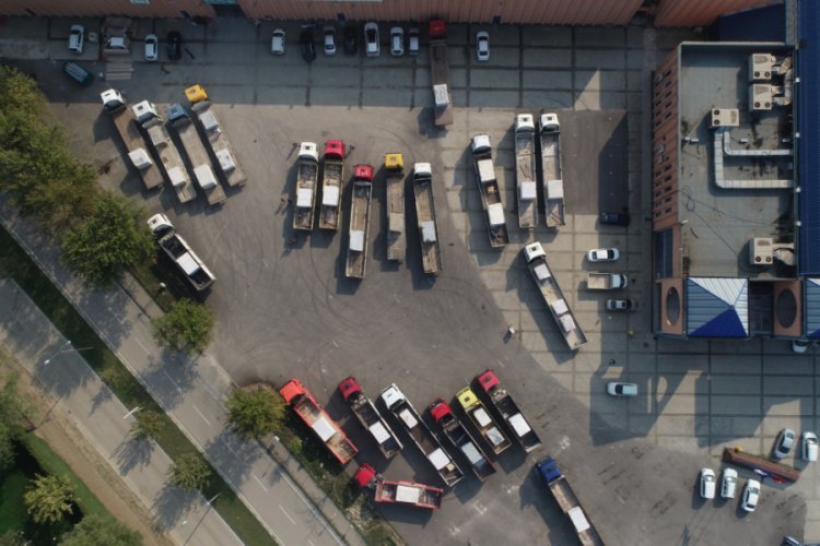 Bursa'da 30 tonluk mermerler b&ouml;yle taşındı, bir g&uuml;nde tamamı satıldı