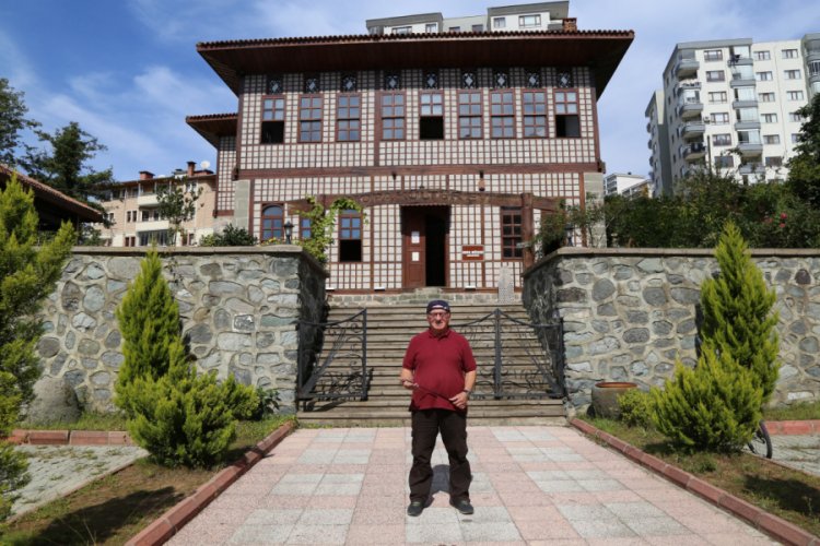 &Ccedil;i&ccedil;ek Abbas filminin unutulmaz minib&uuml;s&uuml;n&uuml; canlandıracak