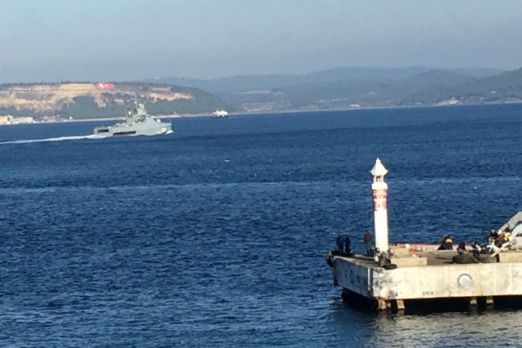 Rus savaş gemisi &Ccedil;anakkale Boğazı'ndan ge&ccedil;ti