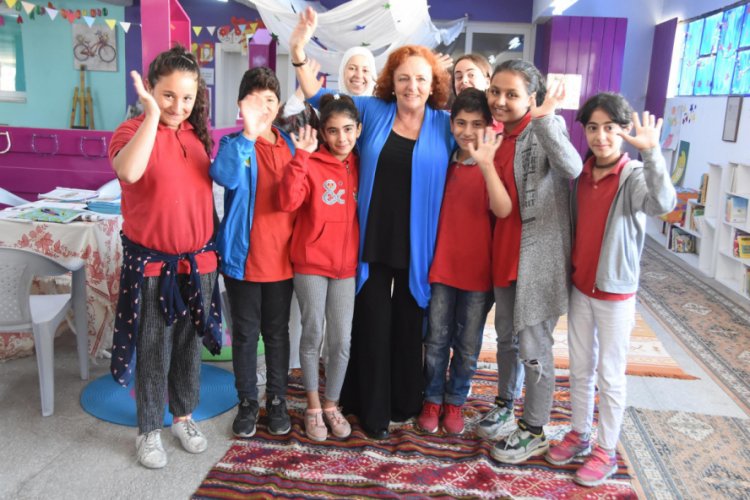 İrlandalı kadın, g&ouml;&ccedil;menler i&ccedil;in dernek kurdu