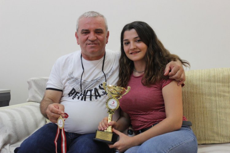 Yılda 25 &uuml;nite kan bağışı yaparak d&uuml;nya rekortmeni oldu
