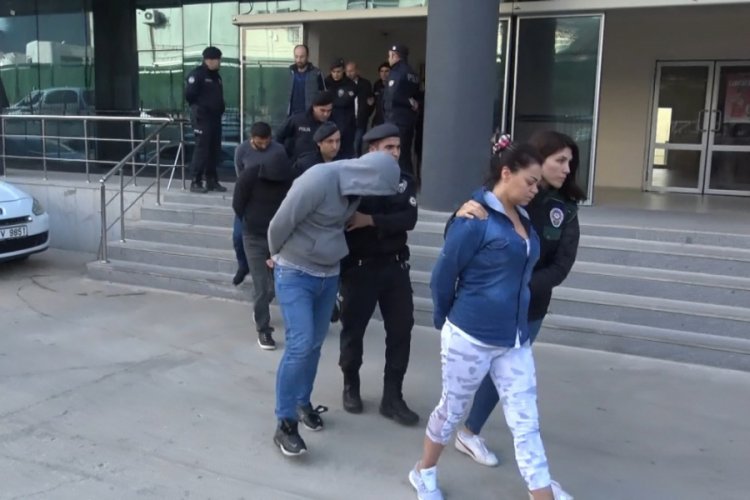 Bursa'da adliyeye sevk edilen uyuşturucu zanlısı: "Pişmanız bir daha i&ccedil;meyeceğiz"