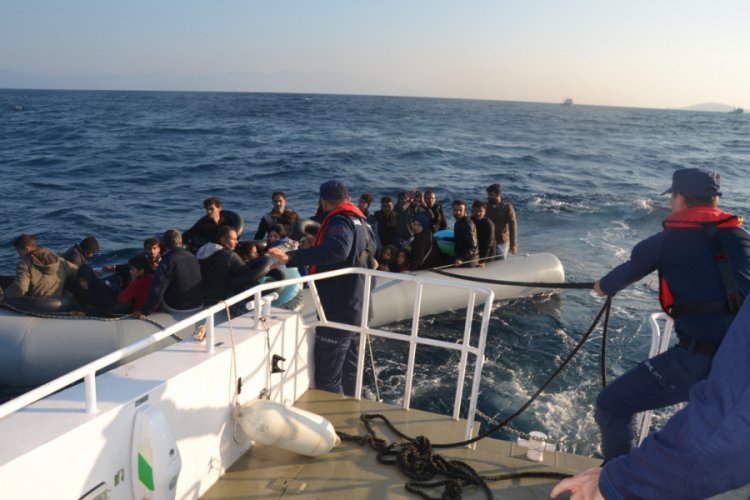 2 ilde 104 ka&ccedil;ak g&ouml;&ccedil;men yakalandı