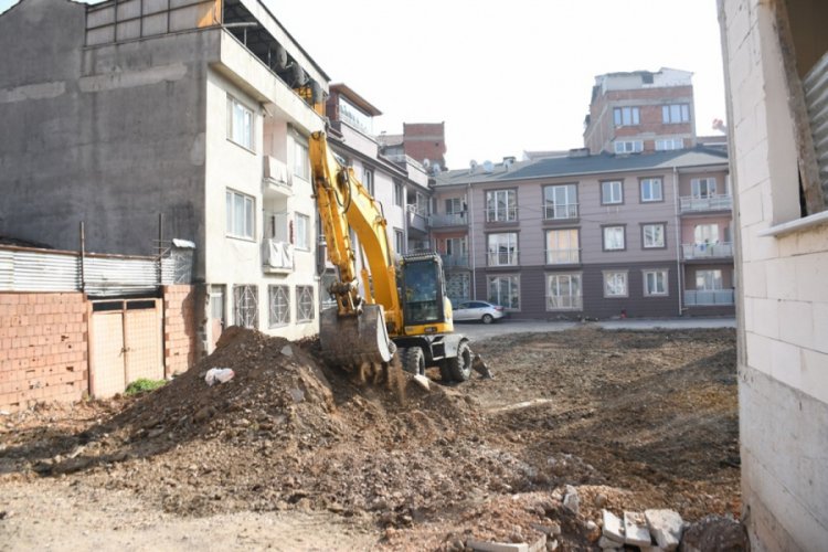 Bursa İneg&ouml;l'de 30 ara&ccedil;lık otoparkın yapımına başlandı