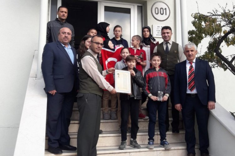 &Ouml;ğrencilerden Mehmet&ccedil;iğe bağış