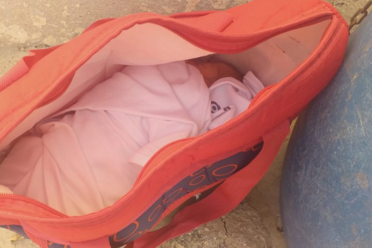 Bursa'da &ccedil;&ouml;p kovasının yanında bebek bulundu