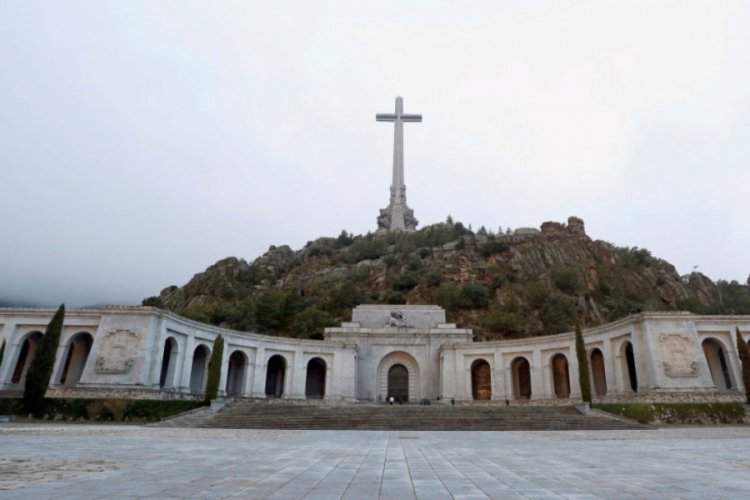 İspanya, diktat&ouml;r Franco'nun mezarını taşımaya başladı