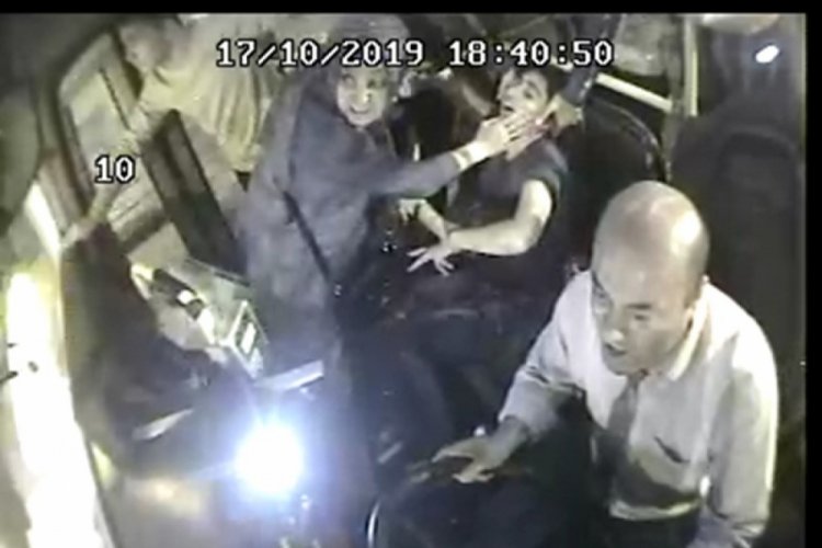 Otob&uuml;s şof&ouml;r&uuml;, fenalaşan yolcuyu hastaneye yetiştirdi