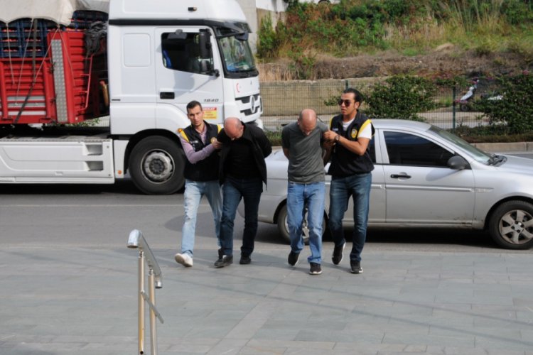 Turistin kredi kartından 3 bin 500 TL &ccedil;eken 2 ş&uuml;pheli yakalandı