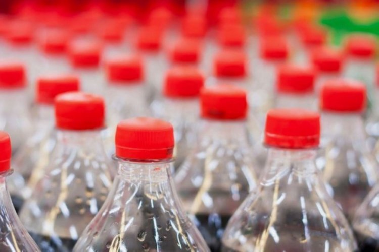 Denizdeki plastiklerden Coca-Cola şişesi &uuml;retildi