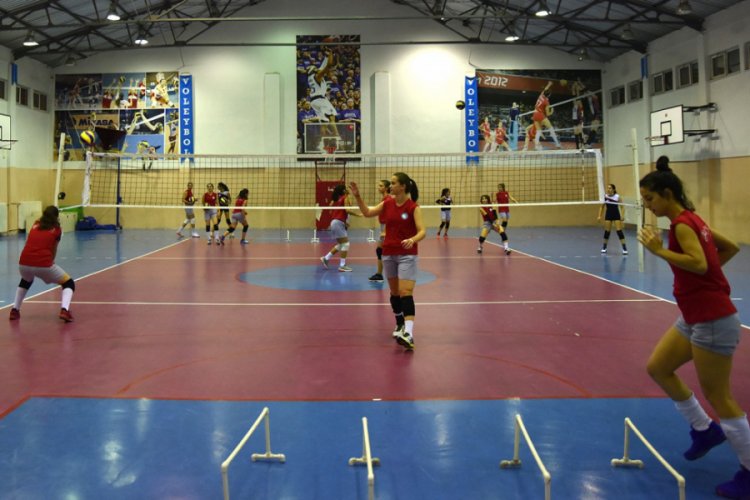 Başkan Ata&ccedil; başarılı voleybolcuları ziyaret etti
