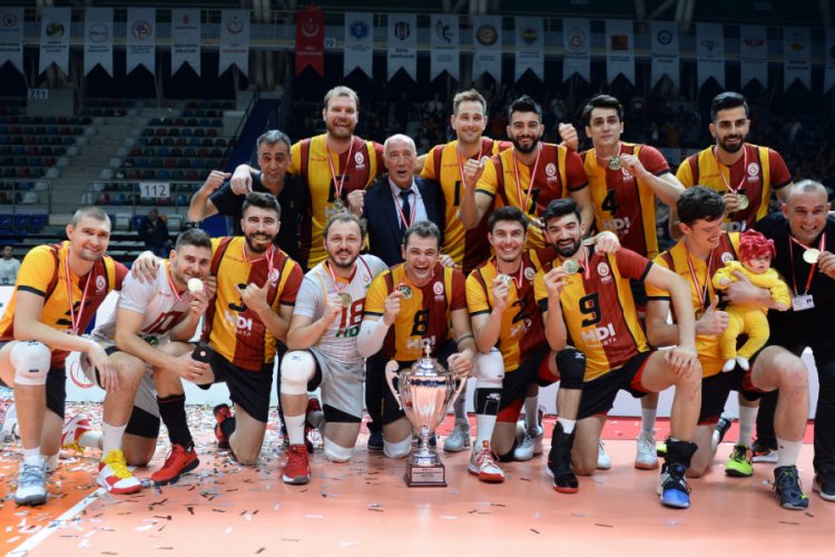 Galatasaray, voleybolda 30 yıllık kupa hasretine son verdi