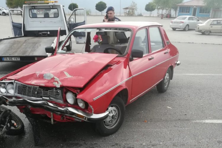 Otomobil ve motosiklet &ccedil;arpıştı