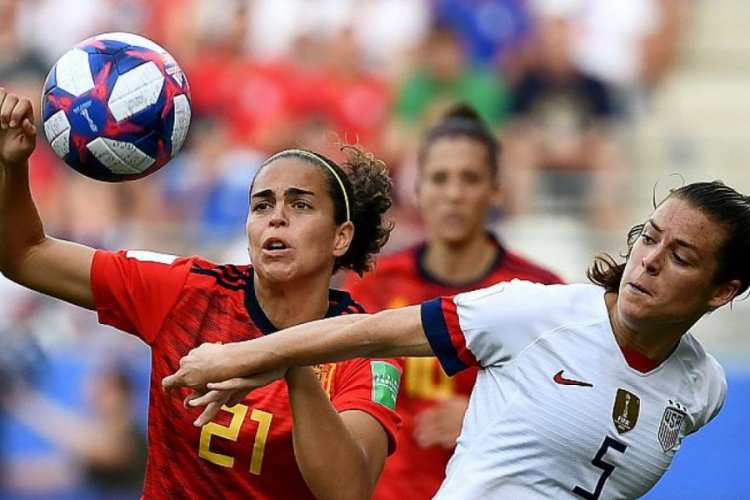 İspanya'da kadın futbolcular greve gidiyor
