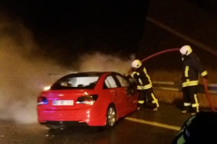 Siirt'te bariyerlere &ccedil;arpan ara&ccedil; alev alarak yandı