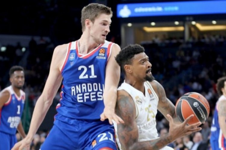 Efes Real Madrid'i darmadağın etti!