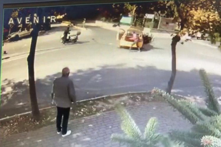 Taksici ile motosikletli tekme tokat kavga etti