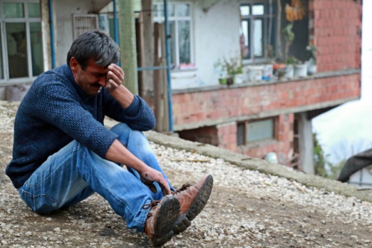 Yangında evi k&uuml;le d&ouml;nen aile yardım bekliyor