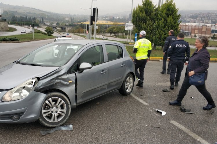 Samsun'da otomobiller &ccedil;arpıştı: 4 yaralı