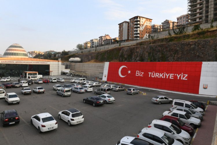 Şanlıurfa otogarına T&uuml;rk bayraklı nakış